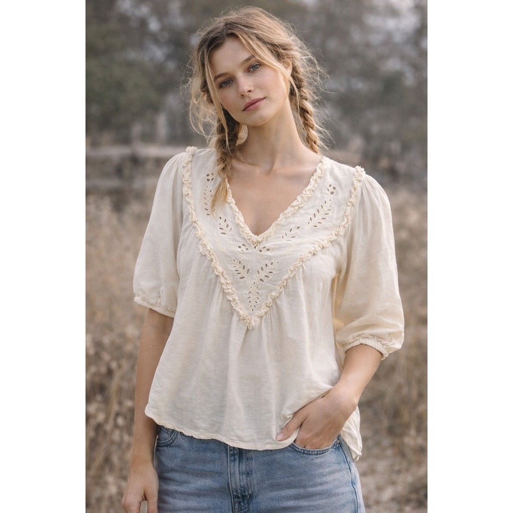 Old Navy Boho Peasant Blouse M Cream Eyelet Embroidered Cotton Blend Top